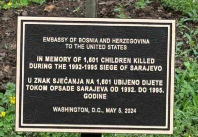 U ZNAK SJEĆANJA: Spomen-ploča ubijenoj djeci Sarajeva postavljena u Washingtonu